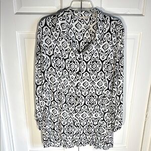 Soft Surroundings Black and White Notched Collar Blouse with Back Elastic Size L